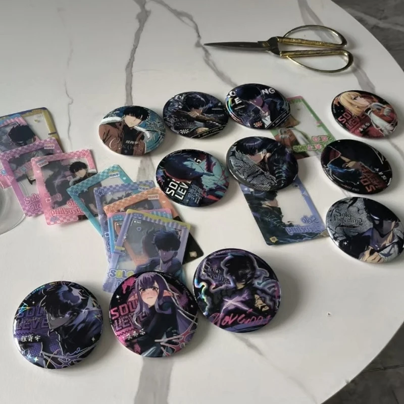 新しい 10 個アニメバッジソロ Pvc 透明カードブローチ - Cosplay Anime Solo のレビューと価格